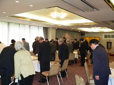 被災者に対して黙祷.jpg