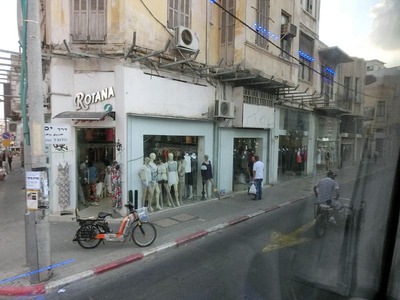 ③テルアビブ商店街（洋服店が多い）.jpg