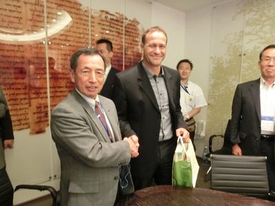 ④グラフ氏と握手.jpg