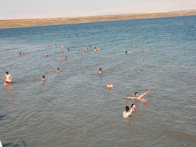 ⑭浮き過ぎの死海浮遊.jpg